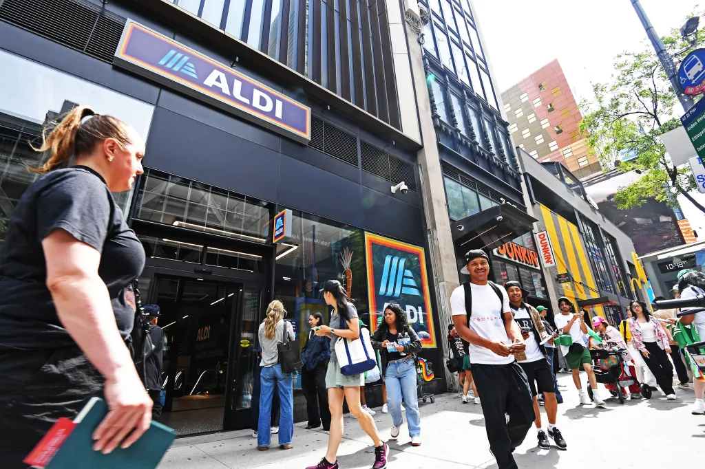 A new ALDI grocery store opened on 42nd St, between 8th and 9th Ave.