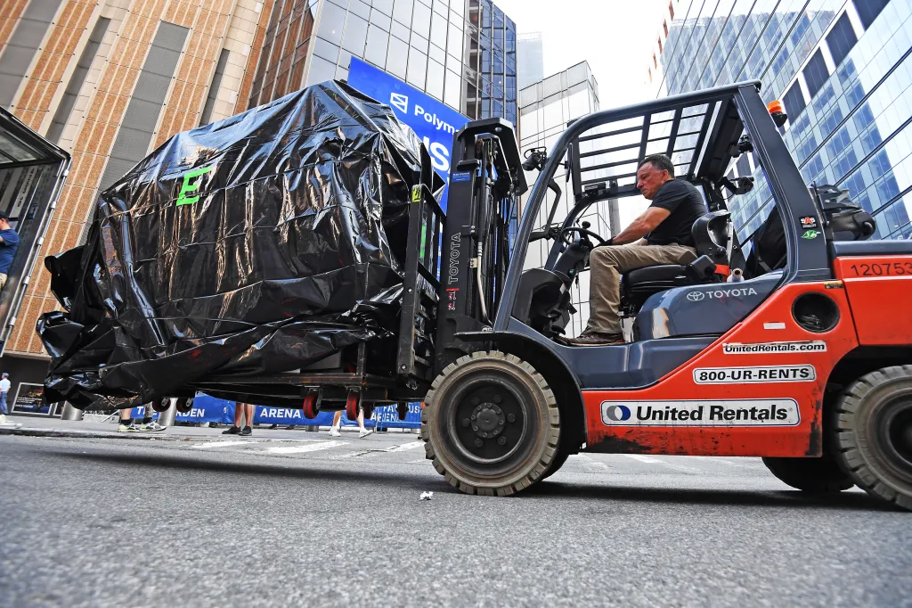 deliveries at MSG before taylor swift, travis kelce wedding