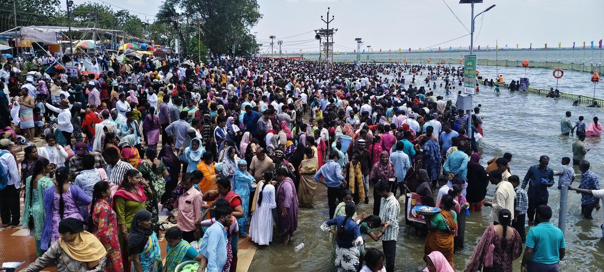 Devotees exchange roti on the banks of Swarnala Cheruvu on the first day of the Rottela Panduga festival at Bara Shaheed Dargah in Nellore on Friday.