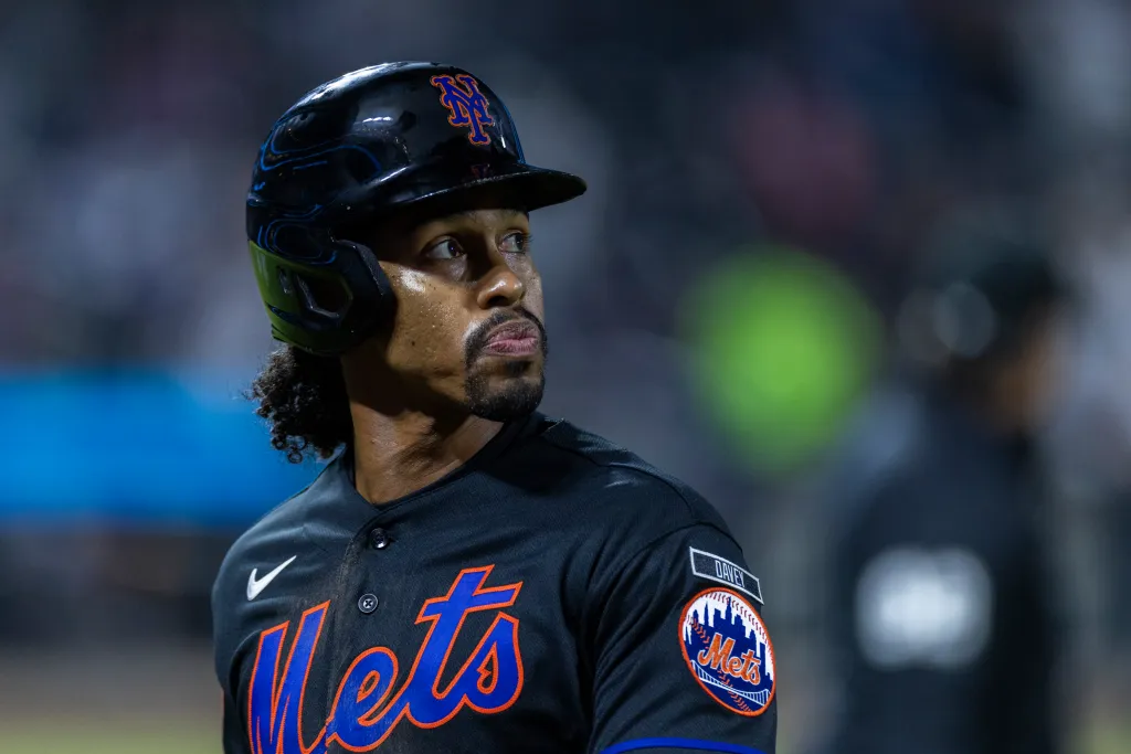 New York Mets' Francisco Lindor wearing a batting helmet.