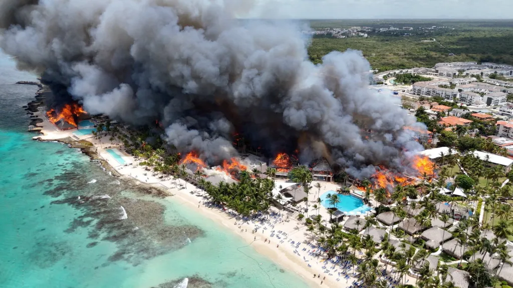 A drone view shows a fire at the Viva Wyndham Dominicus Beach Hotel in Bayahibe, La Altagracia, Dominican Republic, June 19, 2026