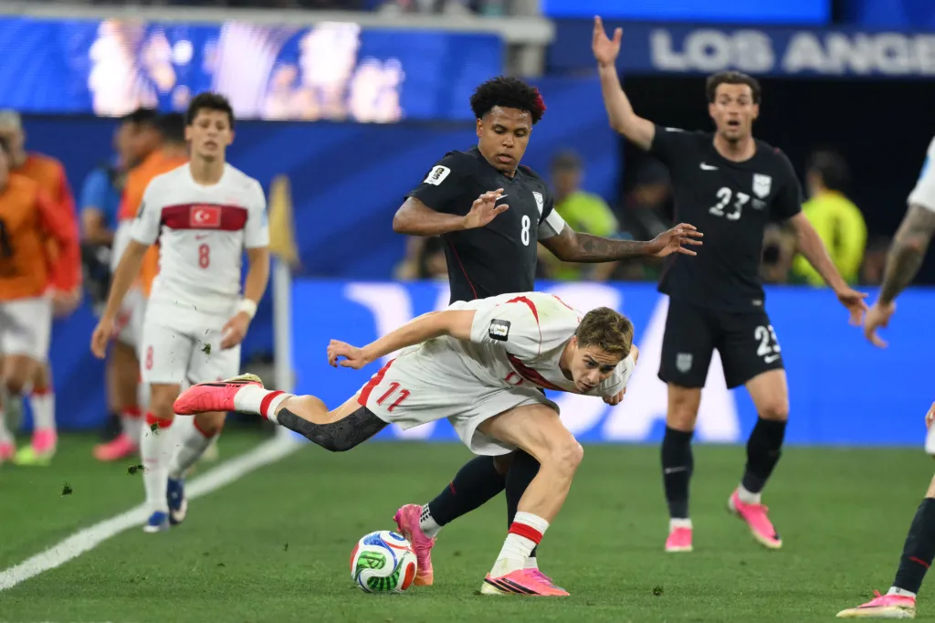 Turkey's forward #11 Kenan Yildiz and US midfielder #08 Weston McKennie fight for the ball the 2026 World Cup Group D football match between Turkey and USA at the Los Angeles Stadium in Inglewood on June 25, 2026. 