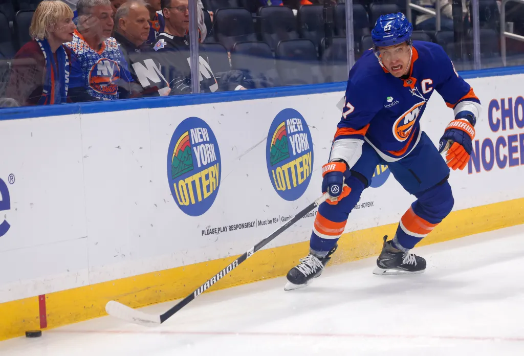 Anders Lee of the New York Islanders chasing the puck during a game against the Utah Mammoth.
