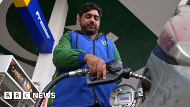 Oil prices slide after Pakistan announces deal between US and Iran