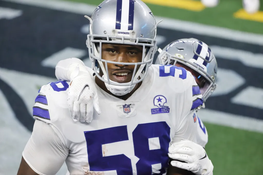 Dallas Cowboys defensive end Aldon Smith celebrates a play.
