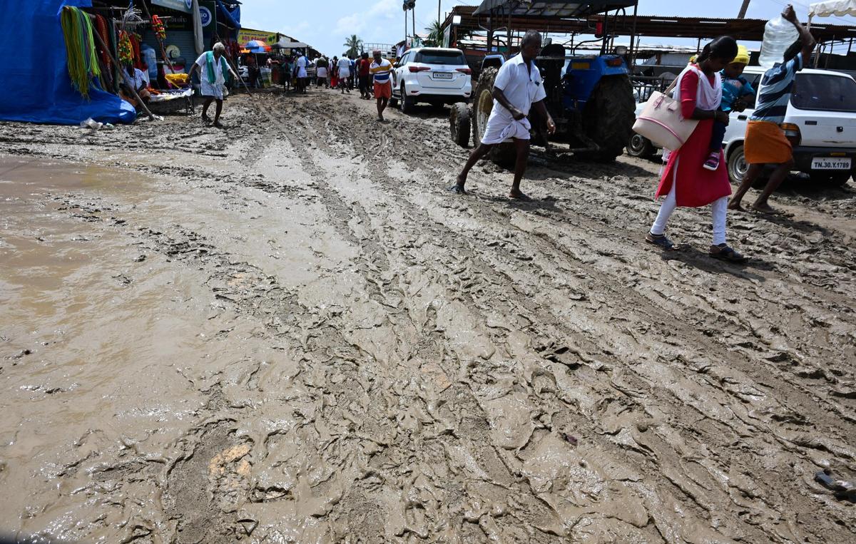 Spell of rain turned the venue of the annual horse fair slushy at Anthiyur in Erode district. File