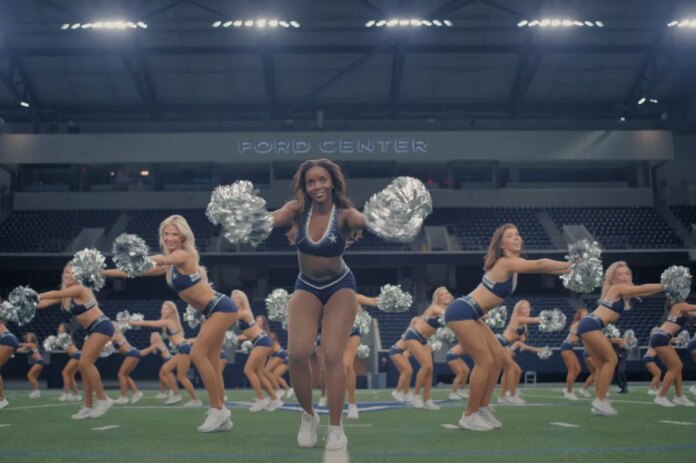AMERICAS_SWEETHEARTS__Dallas_Cowboys_Cheerleaders_n_S3_E7_01_04_22_13-resize.jpg