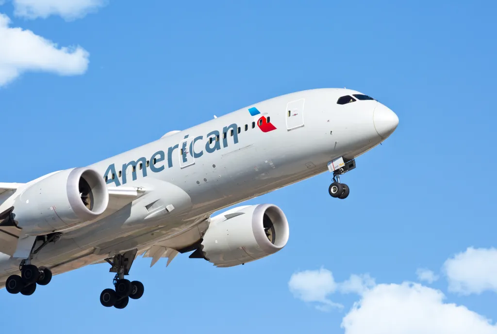 American Airlines Boeing 787 on final approach to O'Hare International Airport.