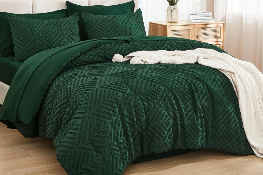 Green bedding set with geometric patterns and a white throw blanket.