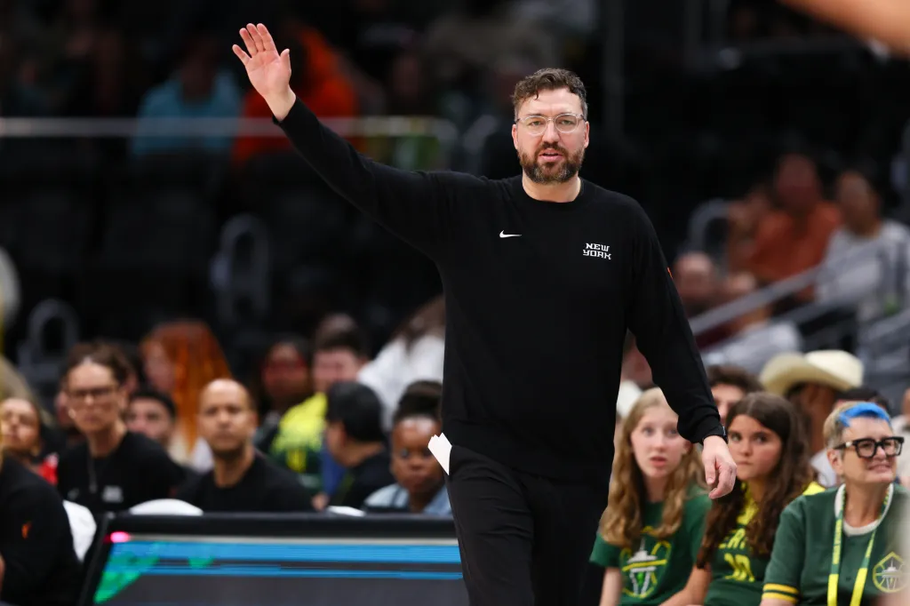 Liberty head coach Chris DeMarco was previously an assistant coach for the Golden State Warriors.
