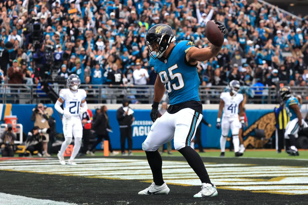 Jacksonville Jaguars player Evan Engram (85) celebrating a touchdown against the Tennessee Titans.