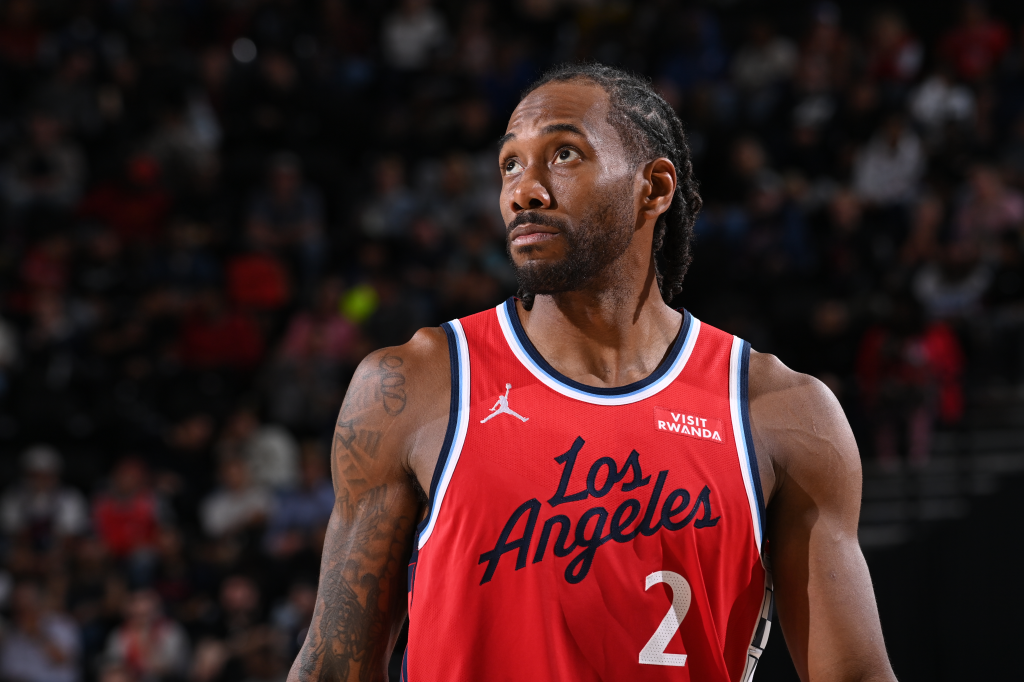 Kawhi Leonard in a red Los Angeles Clippers jersey looking up.