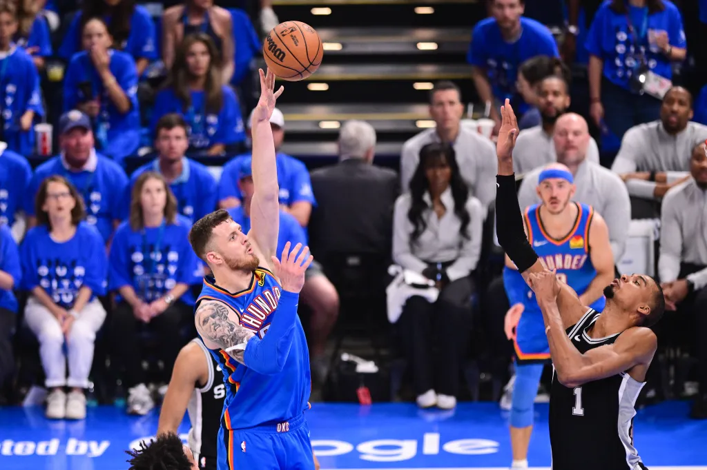 Isaiah Hartenstein's floater was a key component of the Thunder's offense against the Spurs during the Western Conference Finals. 