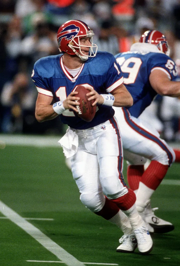 Jim Kelly #12 of the Buffalo Bills drops back to pass against the Washington Redskins during Super Bowl XXVI at the Metrodome in Minneapolis, Minnesota January 26, 1992.