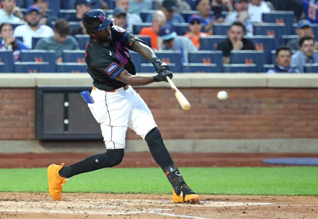 Ronny Mauricio rips an RBI double in the fourth inning of the Mets' 4-3 loss to the Cubs in 10 innings on June 25, 2026 at Citi Field.