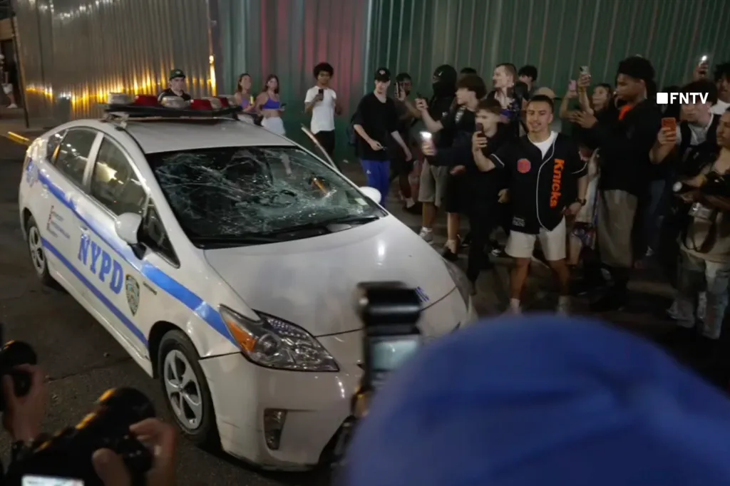 Knicks cop car