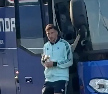 Leon Goretzka accidentally entered Ecuador's bus.