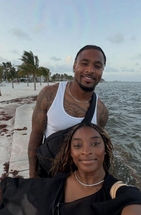 Simone Biles and Jonathan Owens while on vacation in Belize together.