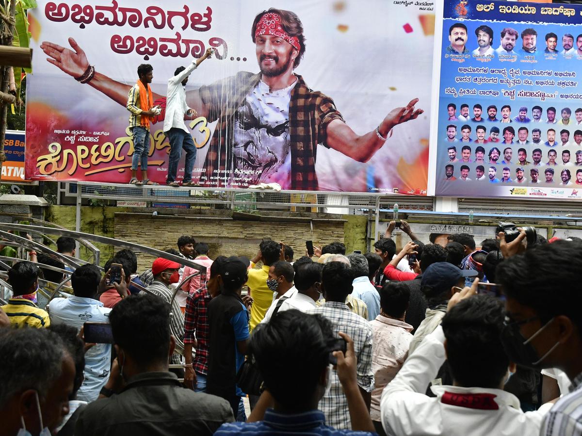 Kichcha Sudeep's fans celebrating the release of ‘Kotigobba-3’ in Bengaluru.