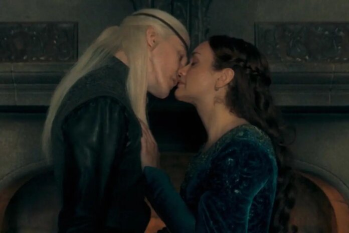 aemond-alicent-kiss-2.jpg