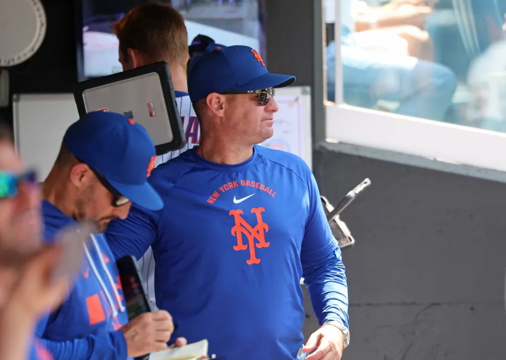 New York Mets manager Carlos Mendoza in the dugout during the 8th inning.