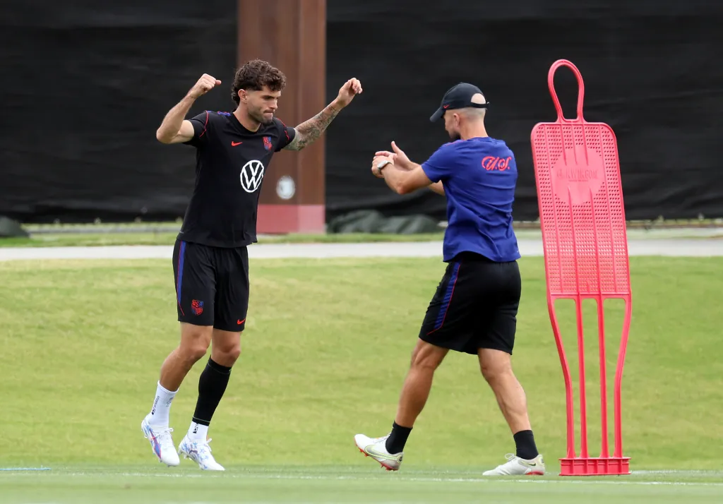 Christian Pulisic warming up during a 2026 World Cup training session.
