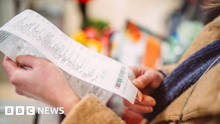 UK economy shrank by 0.1% in April