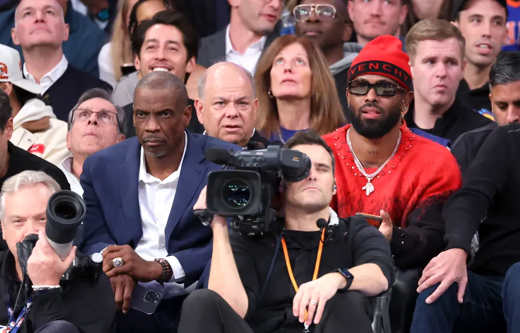 Doc Gooden and Jose Reyes sitting courtside with other spectators.