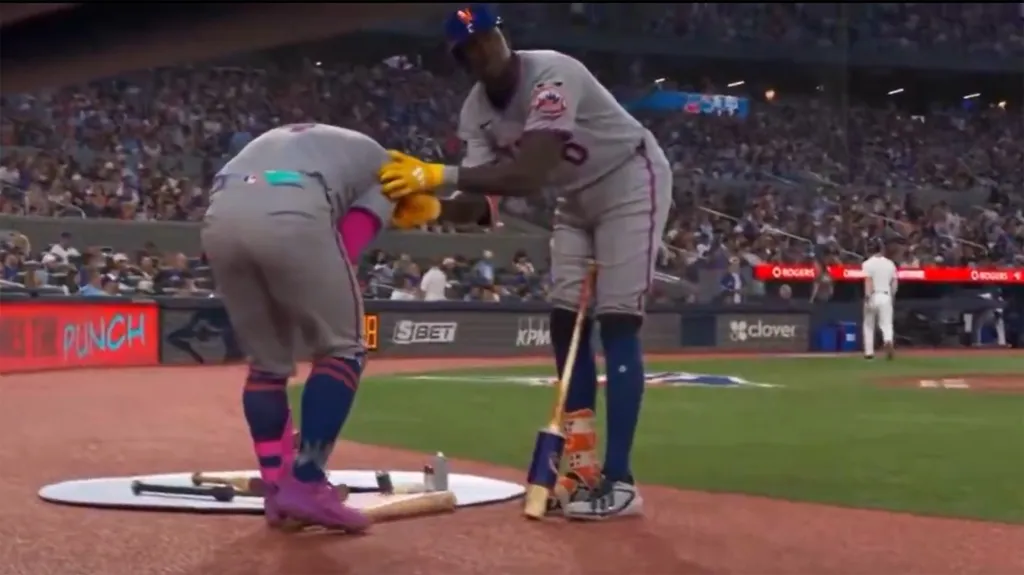 Ronny Mauricio accidentally hit Francisco Alvarez in the on-deck circle June 29.