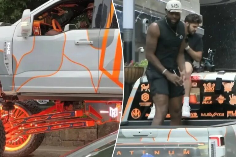 Mitchell Robinson riding tricked-out truck at Knicks parade