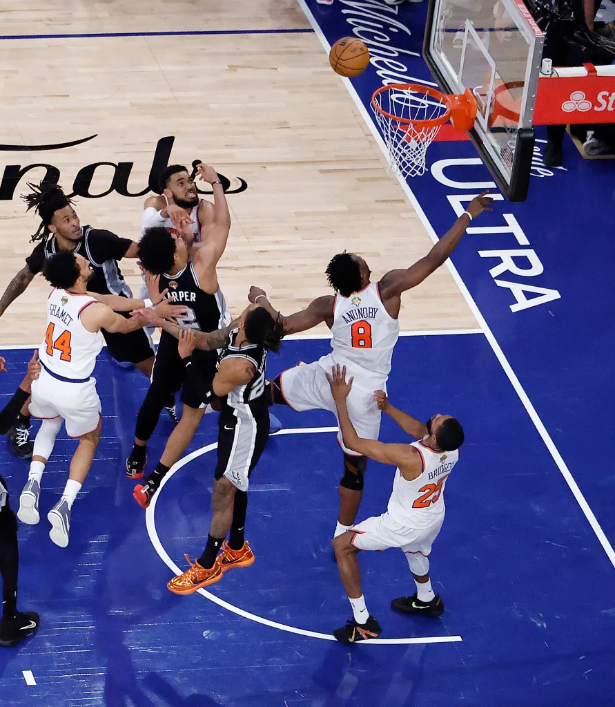 New York Knicks forward Og Anunoby (8) tipping in the game-winning shot against the San Antonio Spurs during Game 4 of the 2026 NBA Finals.