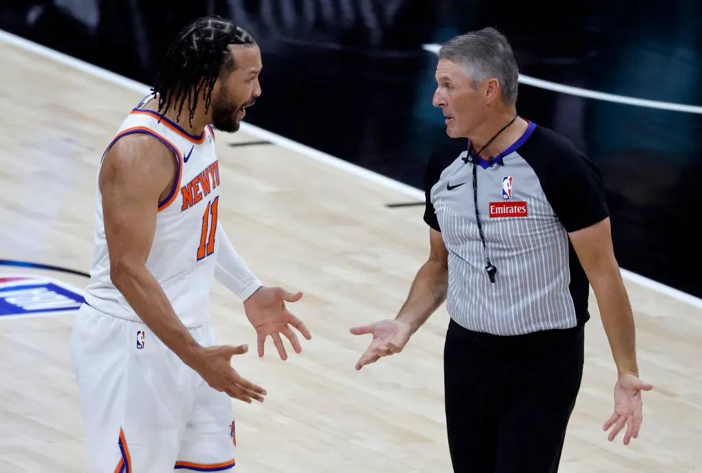 New York Knicks guard Jalen Brunson argues a foul call with referee Scott Foster.