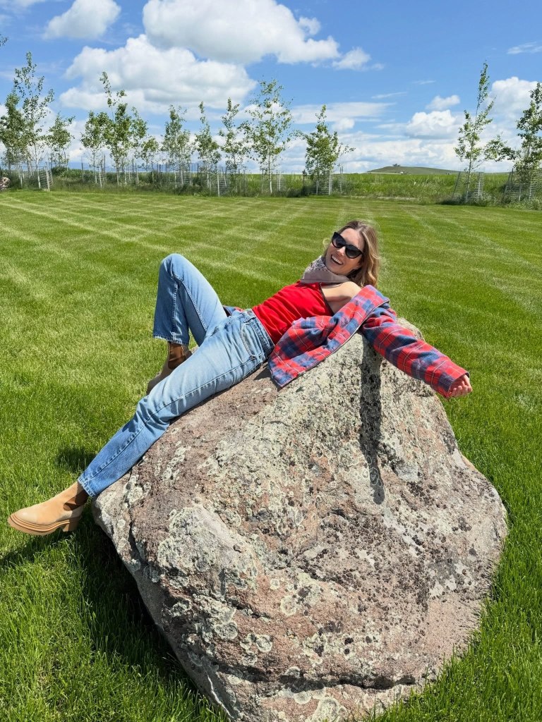 Jessica Biel’s love for the great outdoors is set in stone as she soaks up some summer sun.