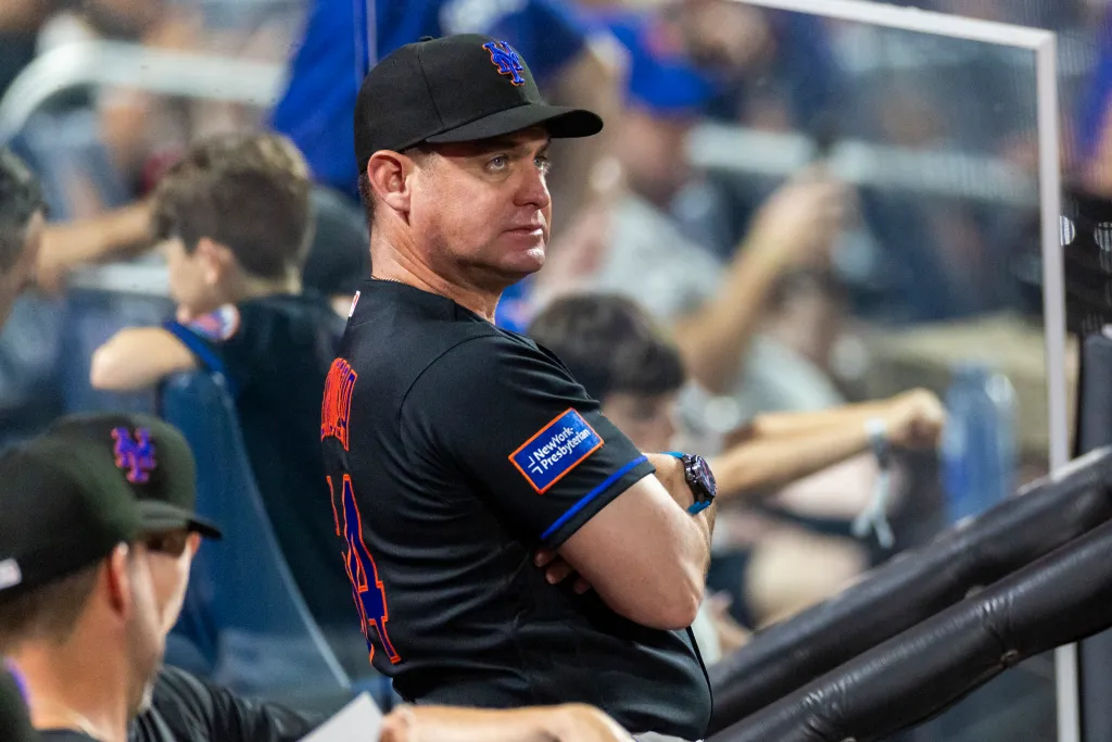 New York Mets manager Carlos Mendoza reacts in the dugout.