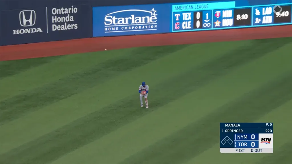 Juan Soto misplays a ball during the Mets' June 29 loss.