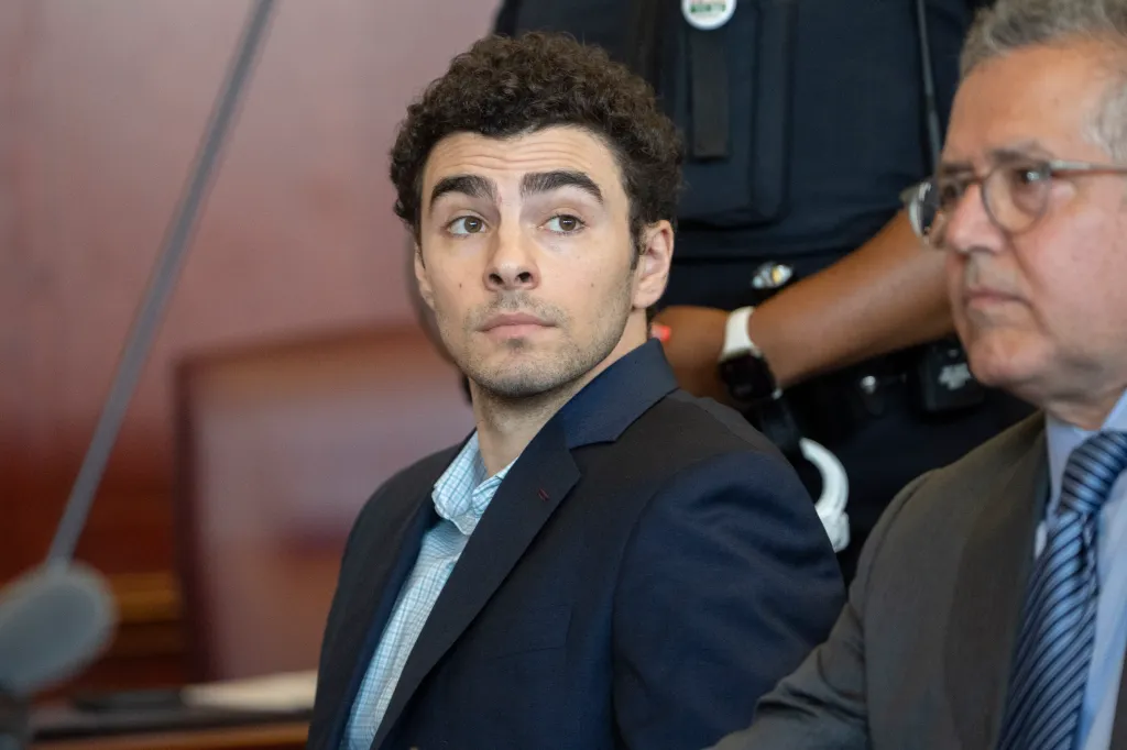 Luigi Mangione, accused of killing UnitedHealthcare CEO Brian Thompson, looking right from a courtroom.