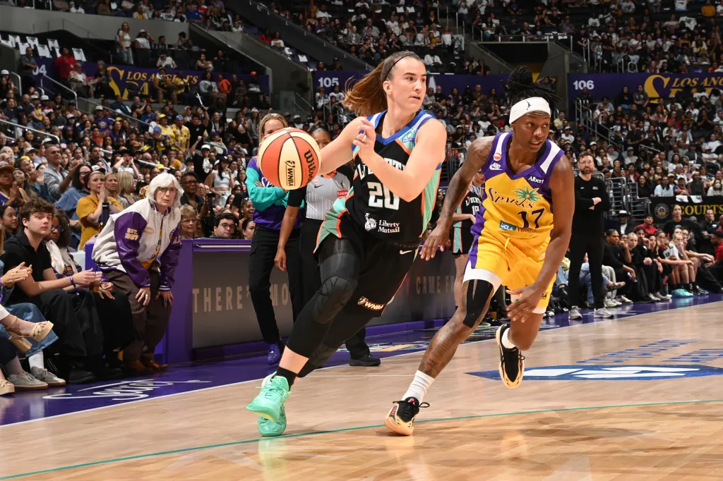 Sabrina Ionescu dribbles the ball down the court during a game against the Los Angeles Sparks.