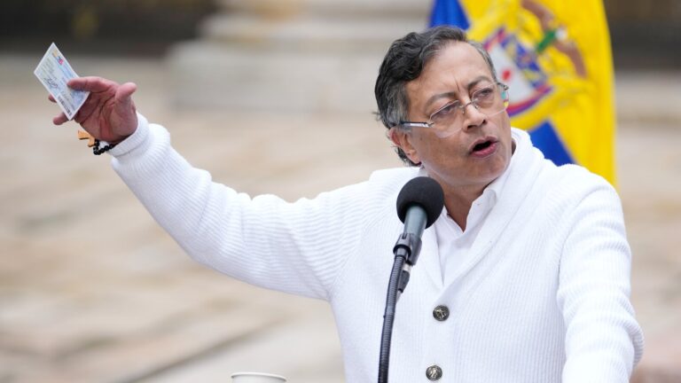 About 100 Colombian guerrilla dissidents disarm under peace talks with government