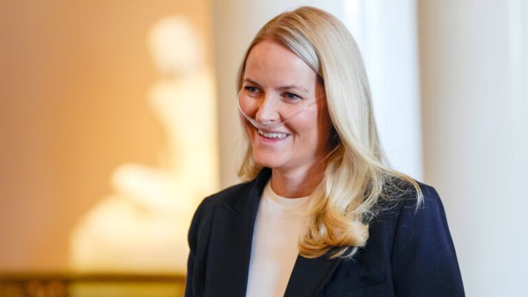 Norway’s Crown Princess Mette-Marit has received a lung transplant