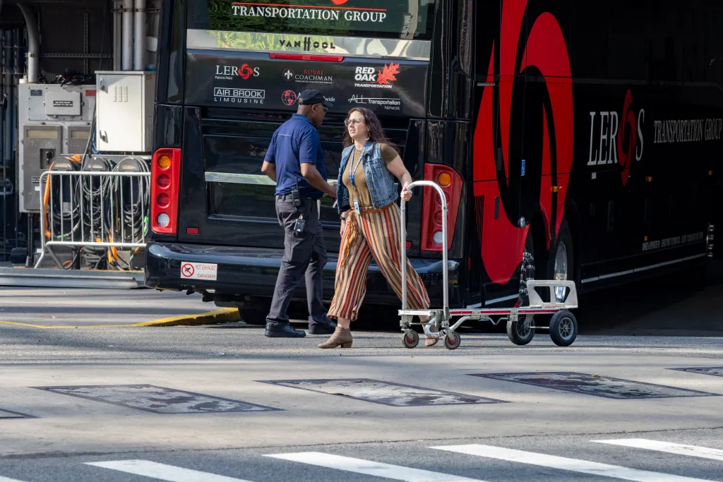 bus outside msg