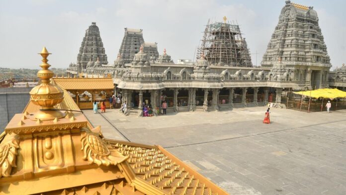 09hyngg_20Sri20Lakshmi20Narasimha20Swamy20temple2003.jpg