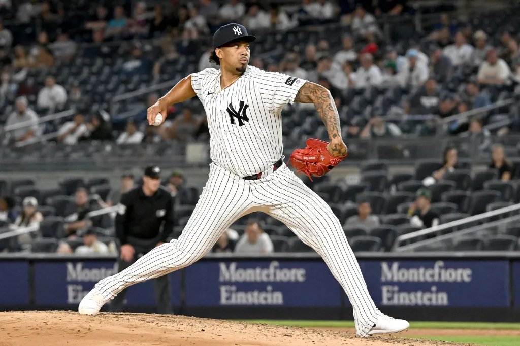 Yankees pitcher Yovanny Cruz throwing a pitch during his MLB debut.