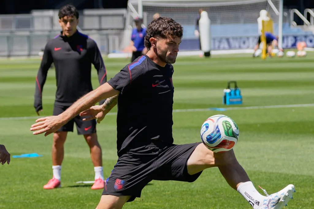 Christian Pulisic looks to control the ball during a USMNT training session on June 30, 2026 in San Jose, Calif.