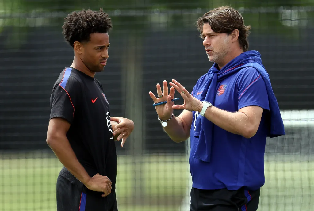 Head coach Mauricio Pochettino talking to Tyler Adams during a training session.